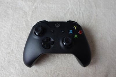Microsoft Xbox One Wireless Controller - Schwarz Model 1708
