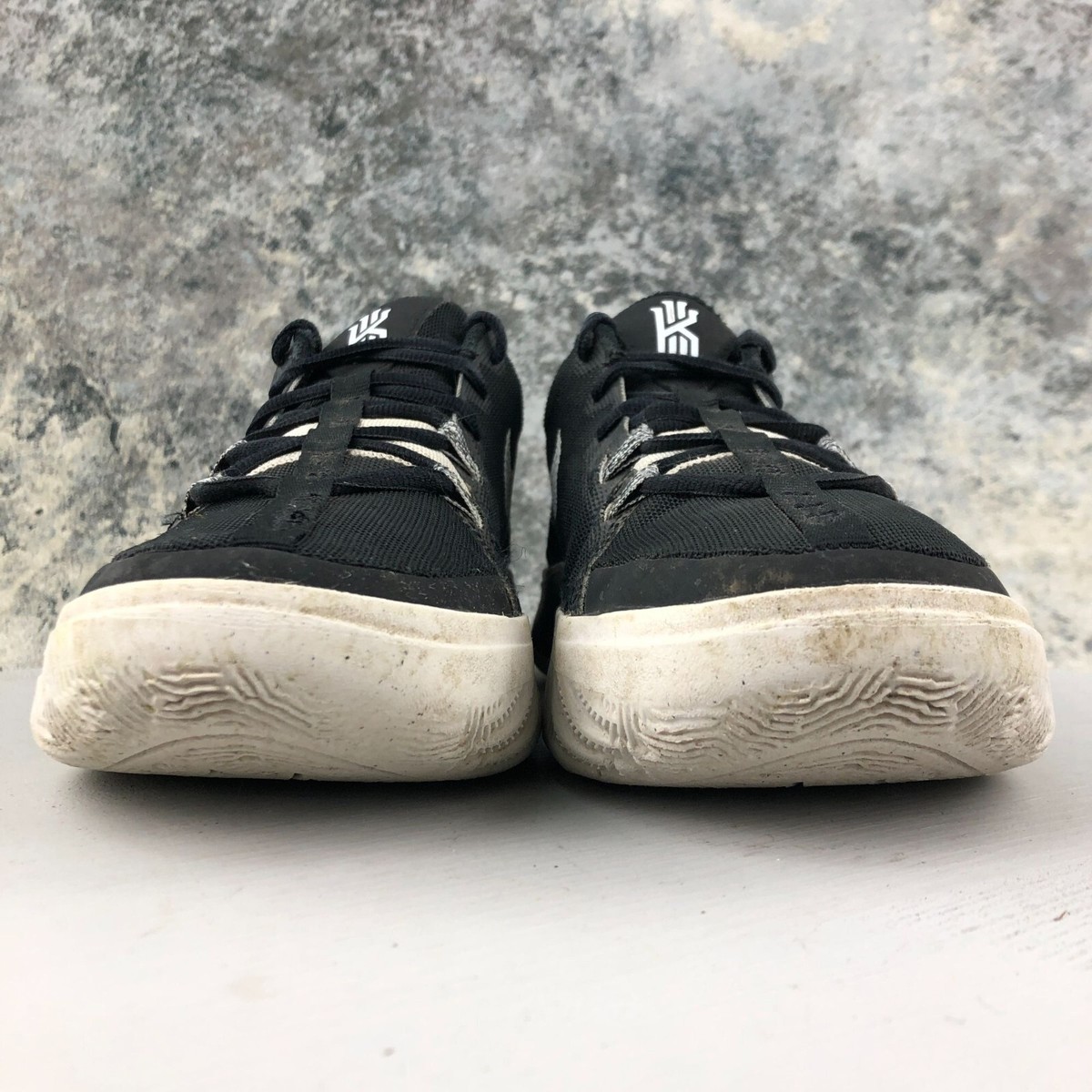 Nike Boys Size 6Y Kyrie Irving Flytrap 6 Black White