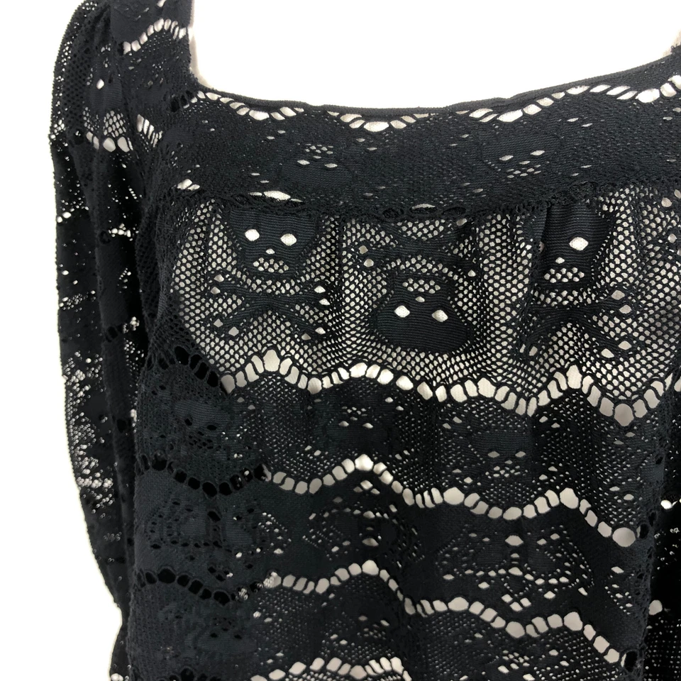 Blusa Letarte preta de renda caveiras manga folhada gola quadrada cobertura natação M/G - Imagem 3 de 4