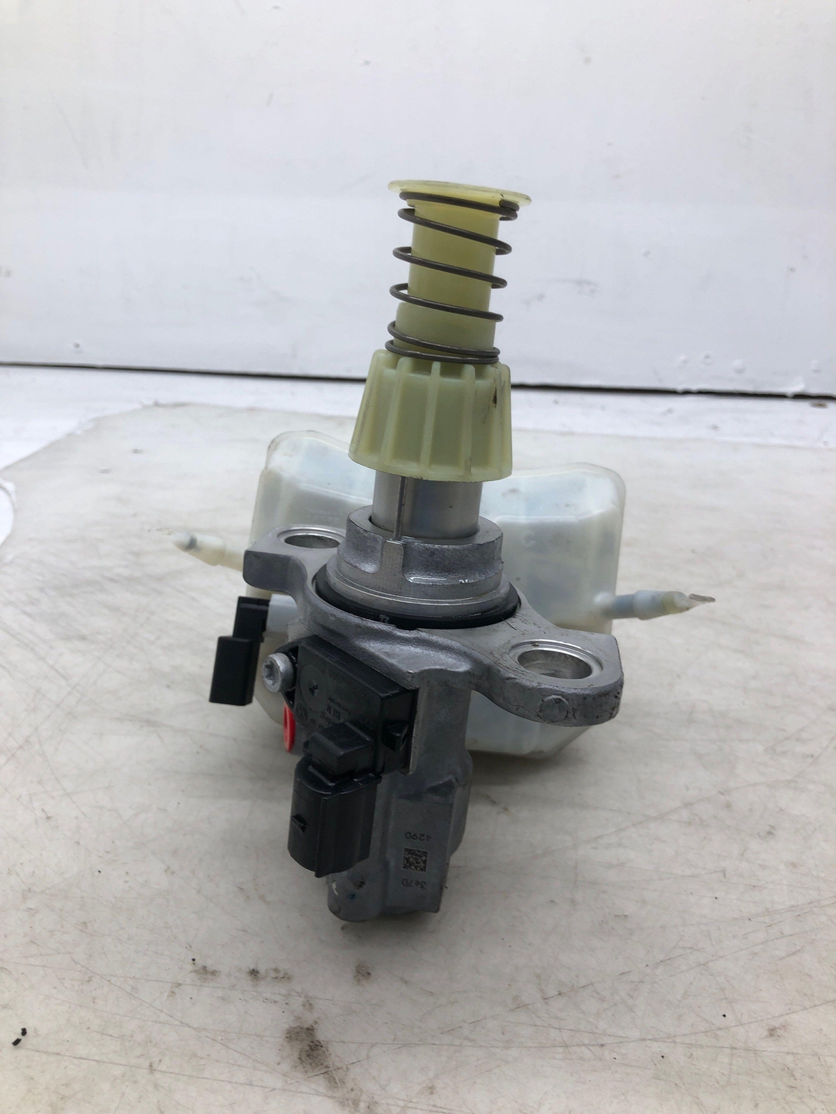 2016-2020 BENTLEY BENTAYGA 6.0L W12 BRAKE MASTER CYLINDER *58K MILES* 8W0611301