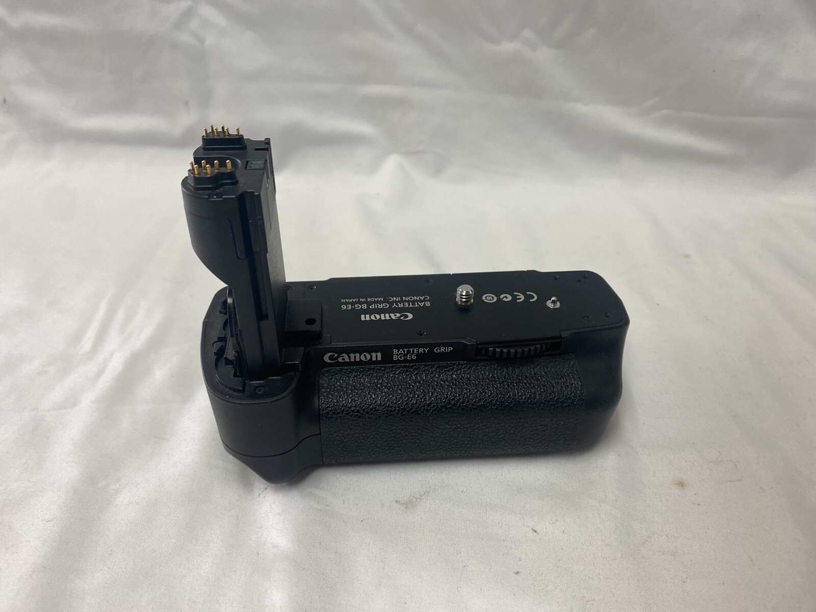 Genuine Canon BGE6 Battery Grip For Canon 5d Mark II Gently Used