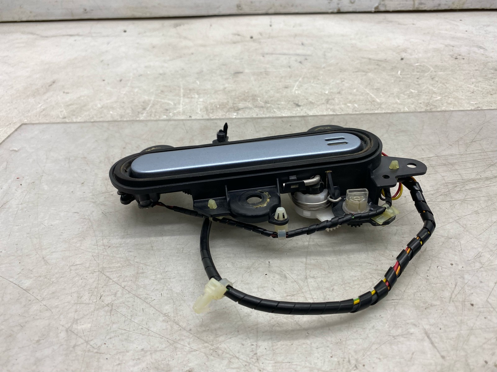 2020-2025 ASTON MARTIN DBX OEM RH RIGHT REAR OUTER DOOR HANDLE HY53-226A29-A