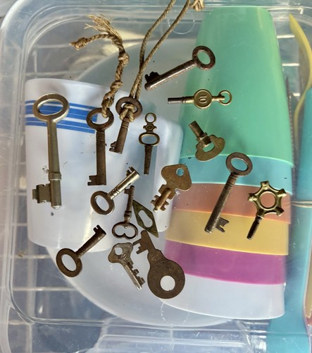 Job Lot Sale of Mixed Vintage Keys Used Old Keys