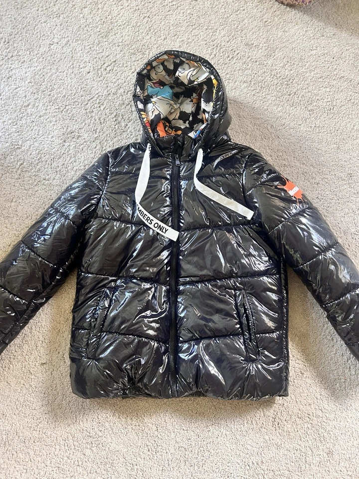 Chaqueta acolchada Nickelodeon X Members Only Rugrats negra brillante talla L nailon brillante Foto 2 de 4
