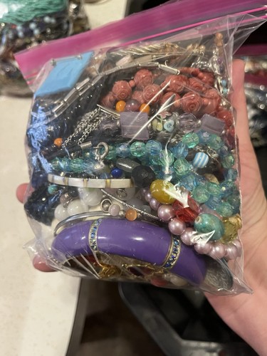 Bulk Vintage To Now Costume Jewelry - 2 Pound Mixed Grab Bags - Picture 2 of 9