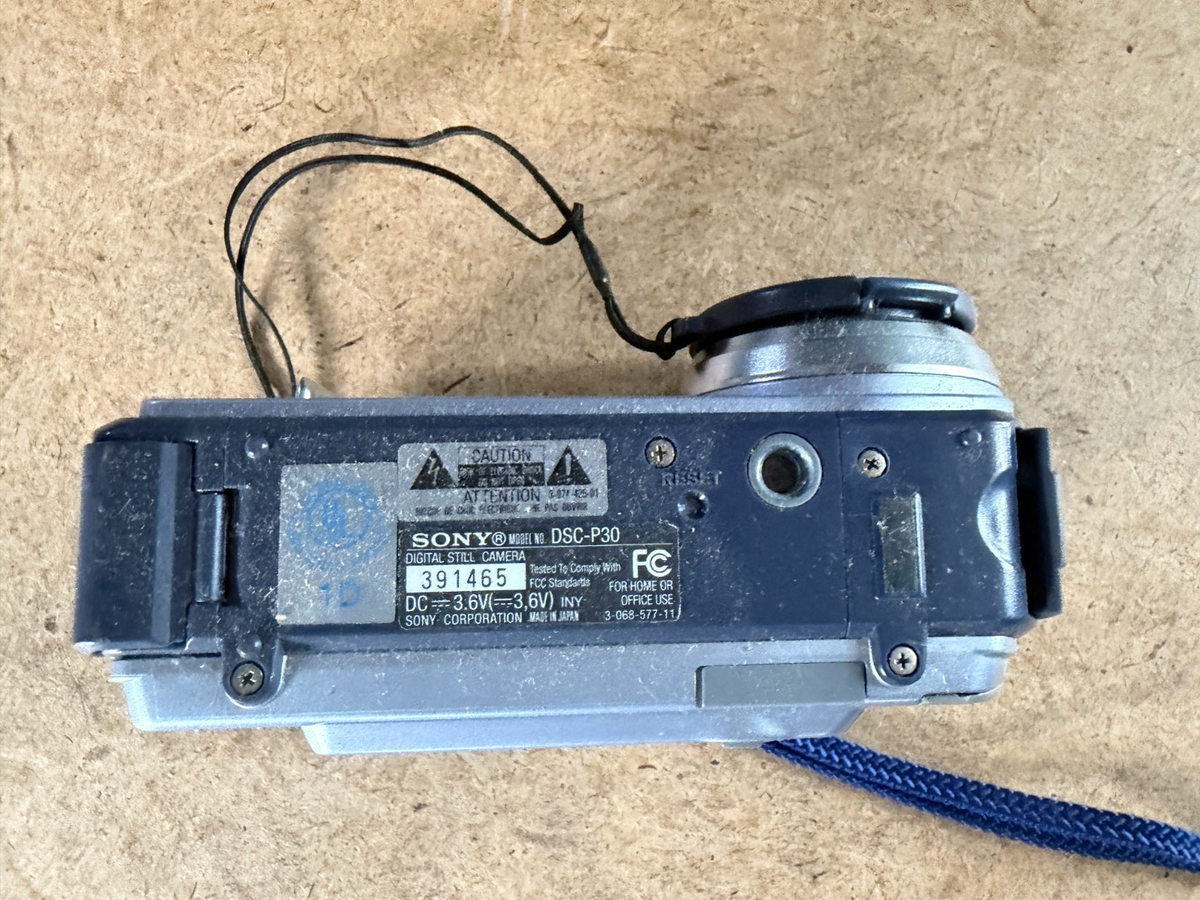 Sony Cyber-shot DSC-P30 1.3MP Digital Camera - Silver blue