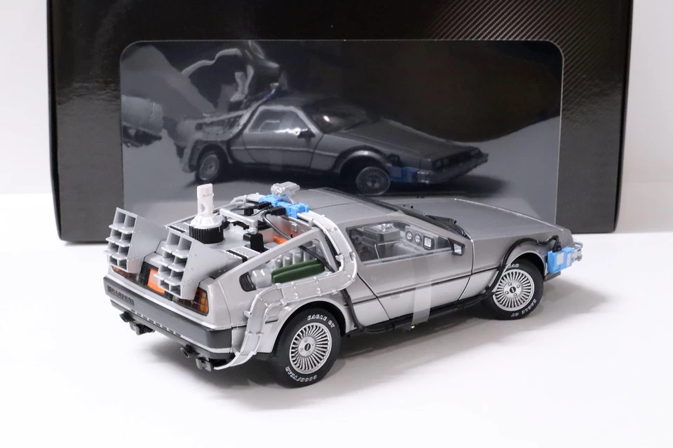 1:18 Hot Wheels DMC Delorean Indietro To The Futura Time Machine Con Mr.Fusion - Immagine 3 di 4