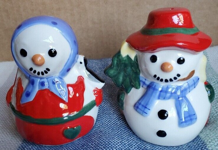 Pfaltzgraff Snow Village SALT and PEPPER SET Snow People Figurines