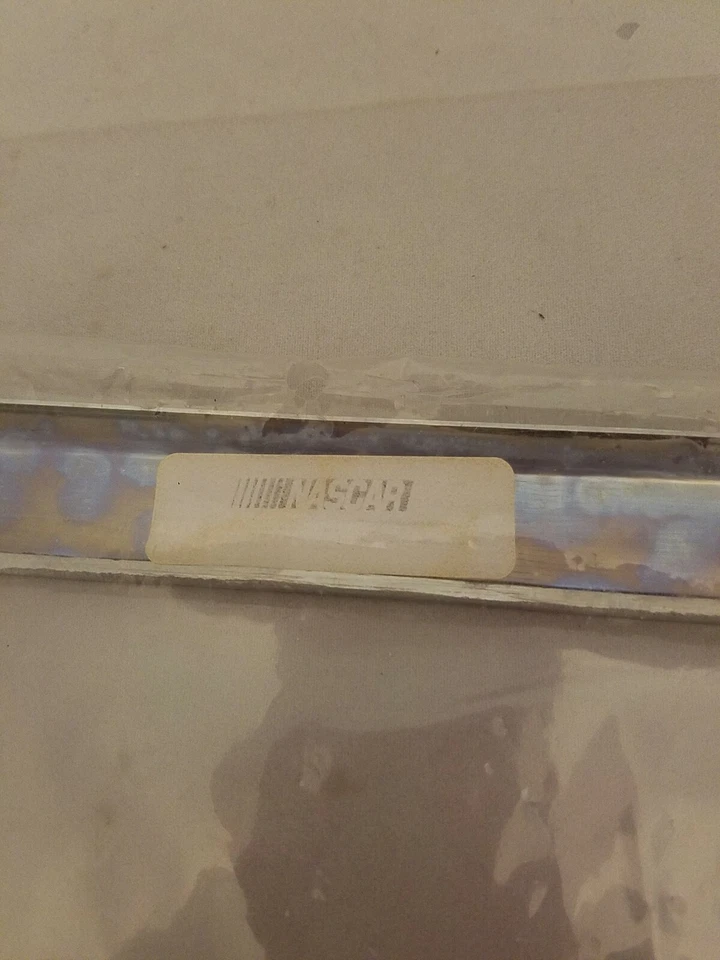 Porta matrícula Nascar Michael Waltrip Racing "00" Reutimann Foto 2 de 4