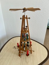 3-stöckige alte Weihnachtspyramide VERO, Erzgebirgige Volkskunst, Seiffen 