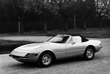 Ferrari 365 GTS4 Daytona Spider 1971 press photo photograph