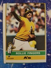 1976 Topps - Rollie Fingers - #405 - A's - Pitcher - Miss cut