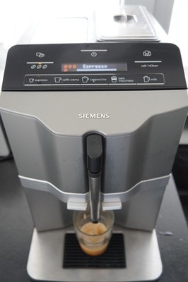 SIEMENS EQ.3 S300 CTES35A Kaffeevollautomat silber Cappuccino