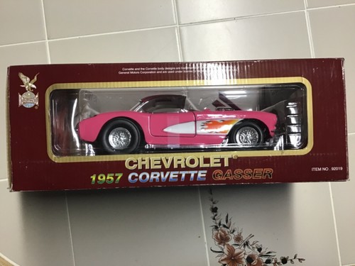 ROAD LEGENDS PINK CHEVROLET 1957 CORVETTE GASSER 1:18 SCALE DIE CAST SEALED BOX - Picture 3 of 7
