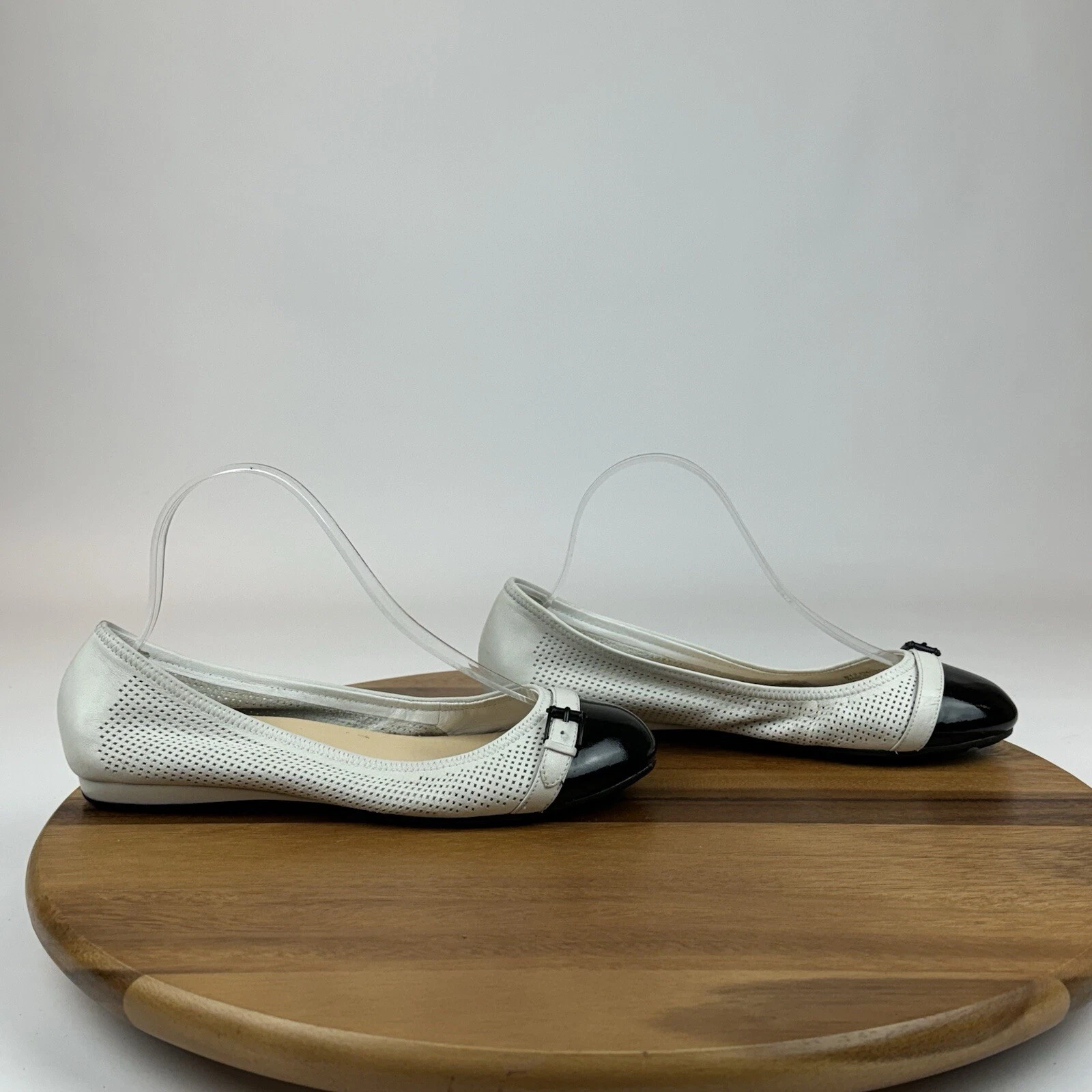 NIKE Ballerine da donna Cole Haan Air bianche in pelle traforata con fibbia taglia 7 5 B in ottime condizioni