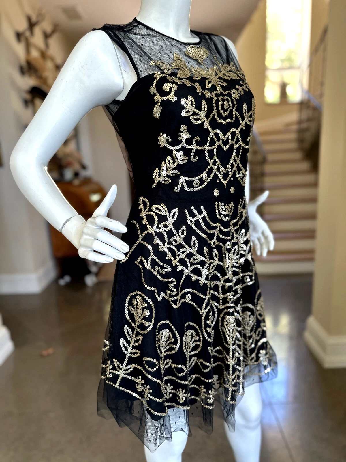 Abito piccolo nero RED VALENTINO con paillettes dorate nuovo con etichetta