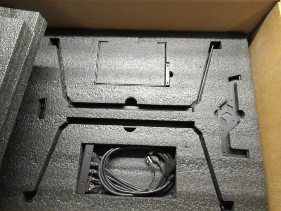 Cooler Master MasterFrame 700 Full Tower Computergehäuse - Schwarz - Bild 3 von 4