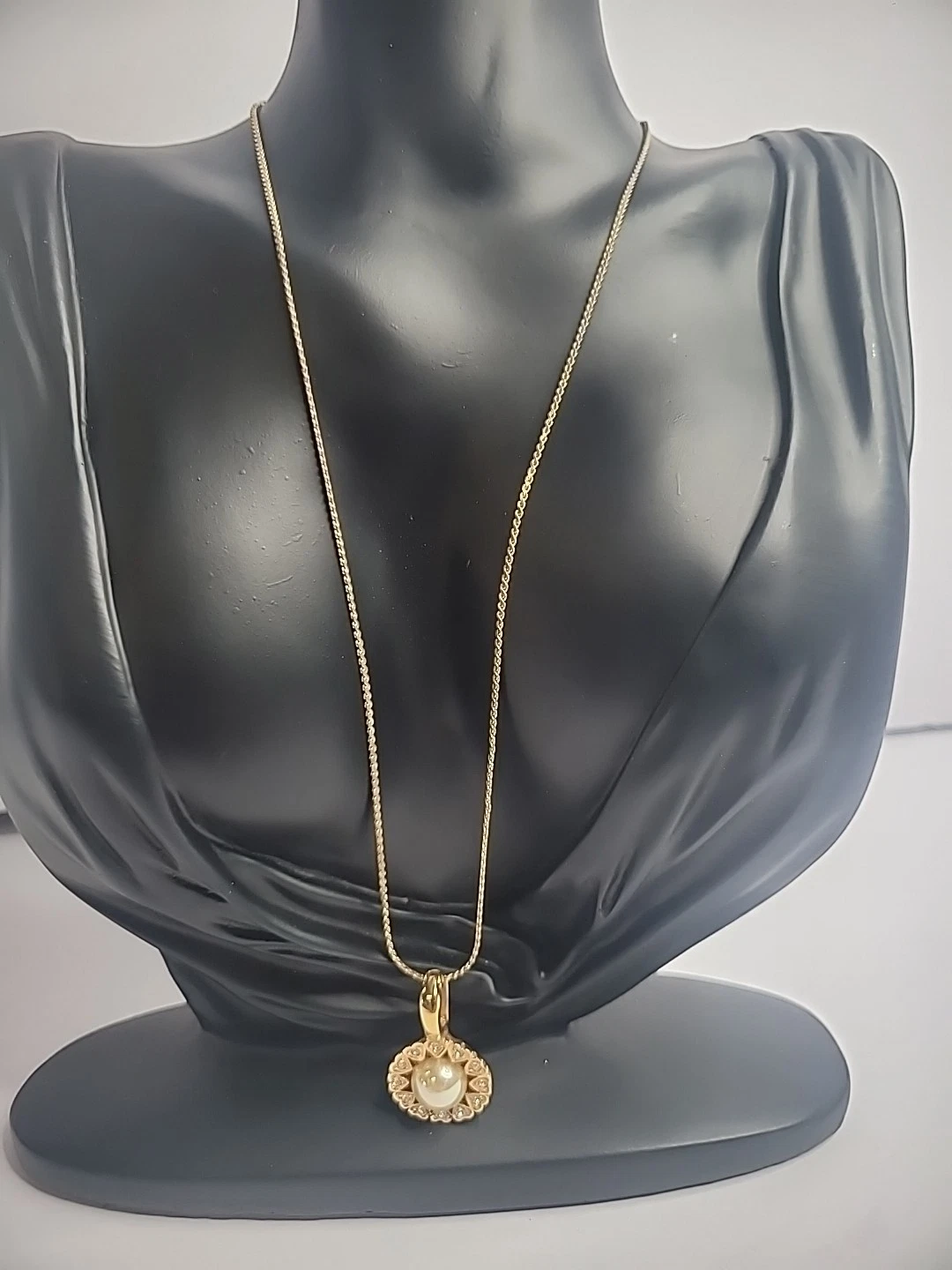 VETEMENTS Collana tono oro vintage ciondolo tono oro cuori cristallo più pietre bianche