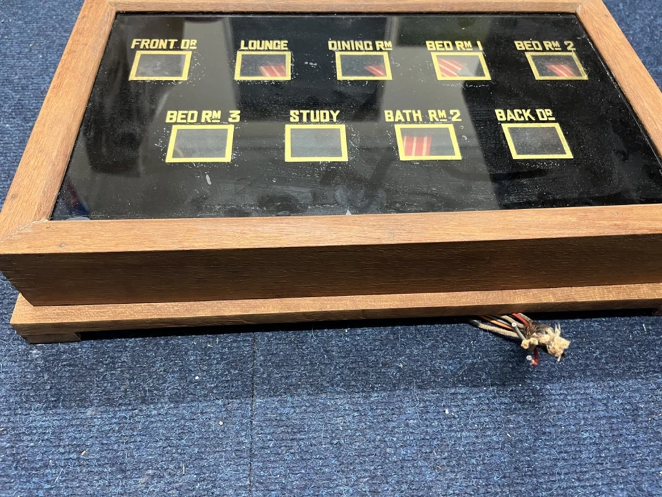 Panel Anunciador de Llamadas de Mayordomo Mecánico Eduardiano Raro | Bandera Sólida Foto 4 de 4