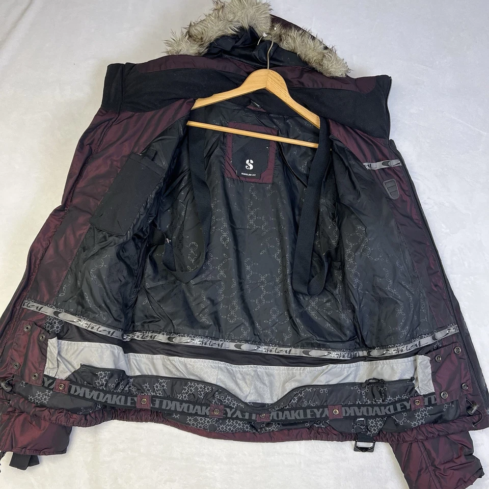 Chaqueta acolchada de plumón Oakley para mujer talla pequeña software púrpura iridiscente Foto 4 de 4