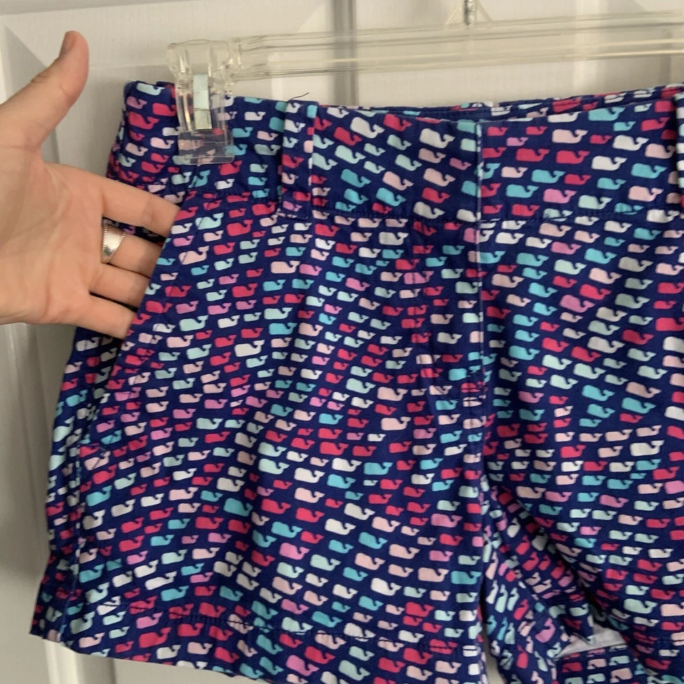 Pantalones Cortos Chinos Everyday Vineyard Vines Escuela de Estampado de Ballenas Mujer Talla 2 Elásticos Foto 2 de 4