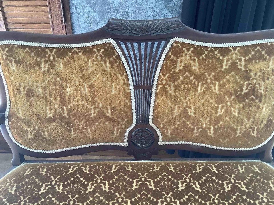 Антикварное деревянное кресло-скамья Edward & Sons Англия Великобритания 19 век золотая подушка - Изображение 2 из 4