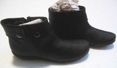 NEW Soft Style Jerlynn Black Leather Low Heel Wmn 9  NARROW Ankle Boot MSRP $65
