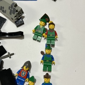 LEGO 6077 Forestmen's River Fortress Minifigures And Partial Set ~90%