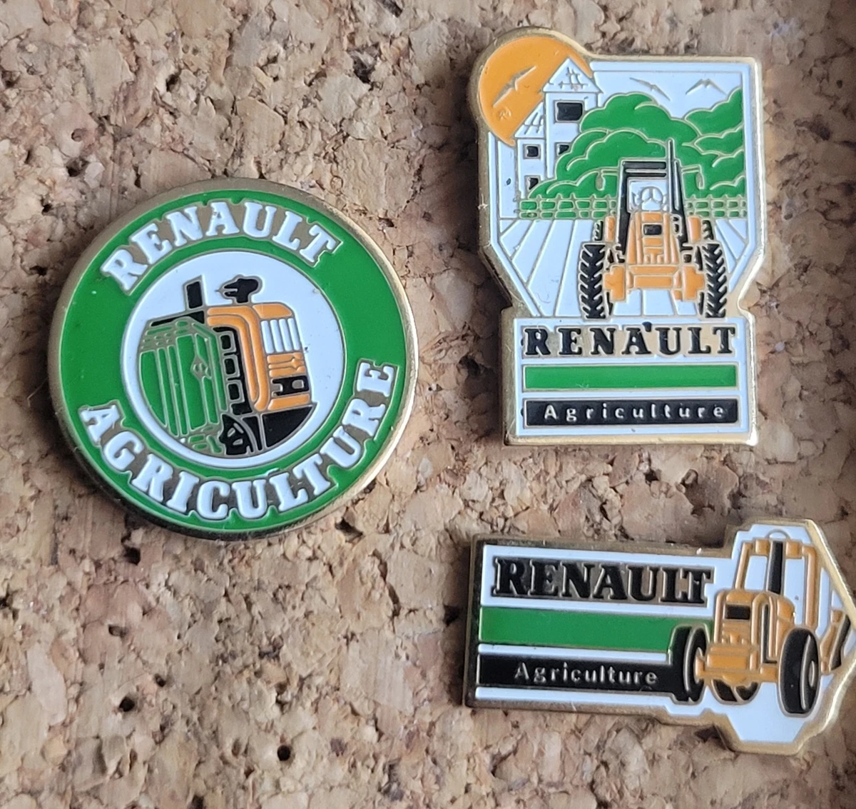 Pin's Voiture Renault Ecouen (Val D'Oise), Collection, Occasion