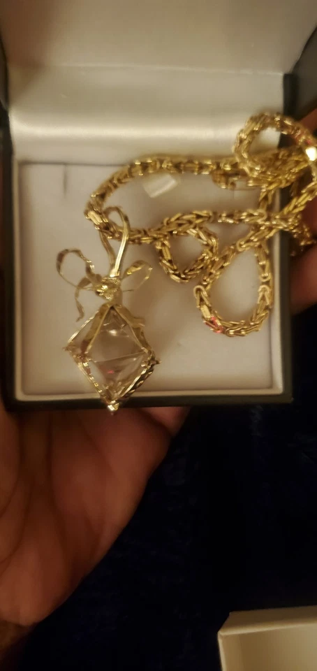 Colgante de diamantes pulidos en bruto con cadena de oro macizo de 14kt. Foto 3 de 4