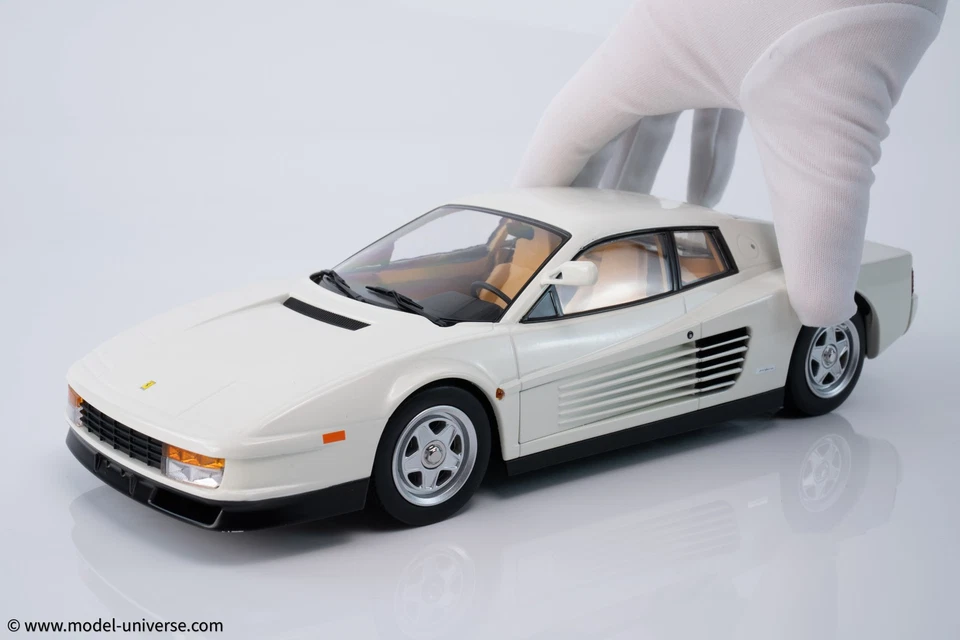 KK Scale - 1:18 Ferrari Testarossa Monospeccio 1984 'Miami Vice' White - Diec... - Image 4 of 4