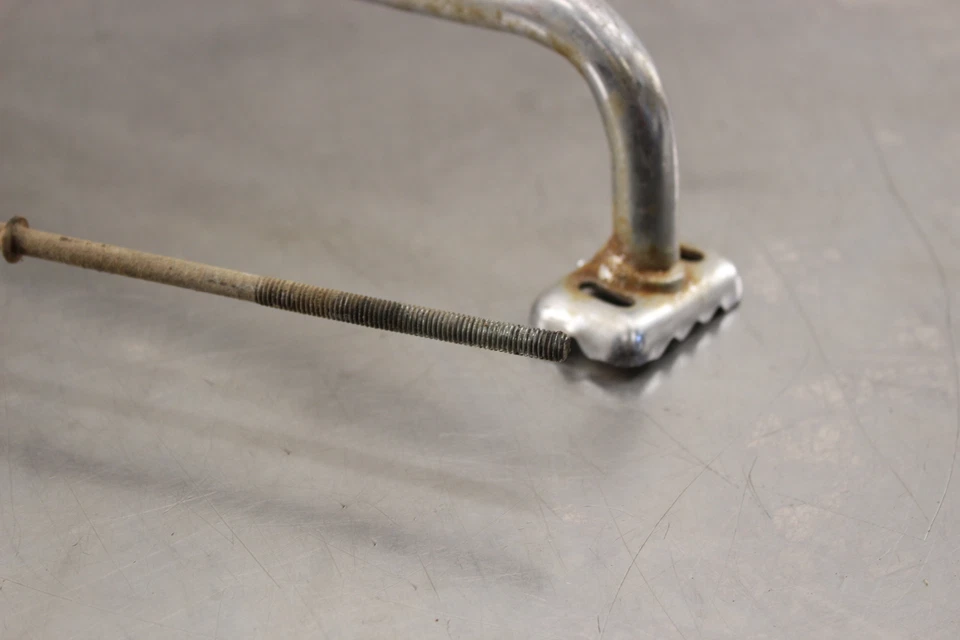 Kawasaki Bayou 185 KLF185A 1985 juego trasero derecho pedal de freno O929 Foto 4 de 4