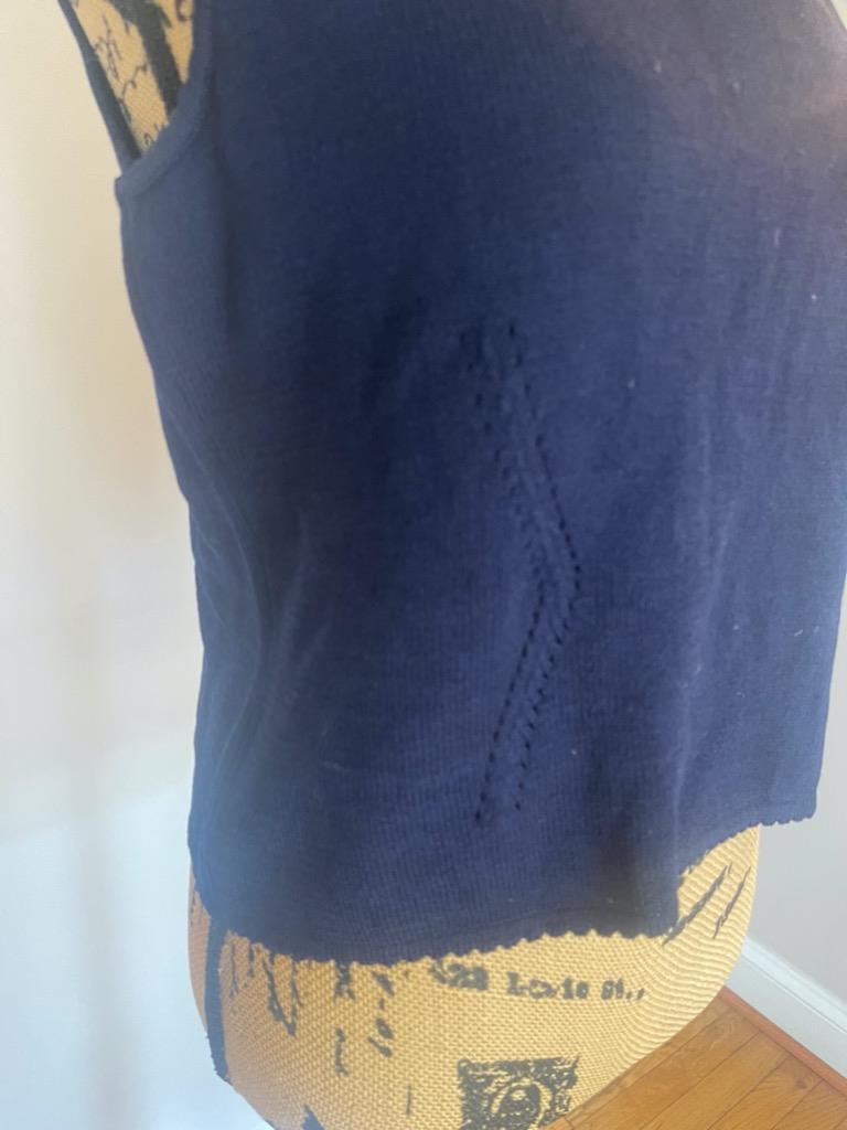 ST. JOHN BASIC NAVY SCALLOP EDGE  KNIT SHELL SIZE… - image 6