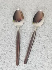 WM ROGERS STAINLESS USA GRAPEFRUIT SPOON 2PC