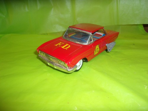 VINTAGE ORIGINAL TIN WIND-UP TOY BUICK FIRE DEPARTMENT FIRE CHEIF CAR!!