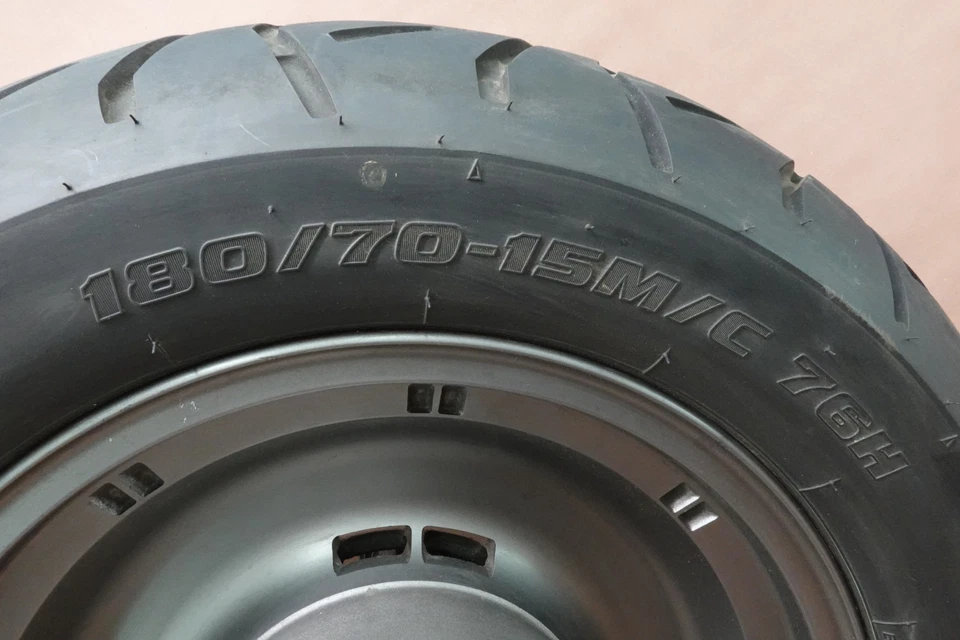 Llanta trasera Kawasaki Vulcan 900 VN900 VN900C 2007-2013 180/70-15 Foto 3 de 4