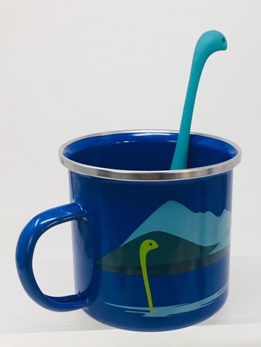 OTOTO Taza de Nessie Infusor de Té Hoja Suelta Baby Nesse Acero, Esmalte Azul Taza 12oz - Imagen 5 de 15