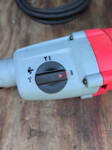 Milwaukee 5262-21 8 Amp Corded 1" SDS D-Handle Rotary Hammer - Picture 3 of 11