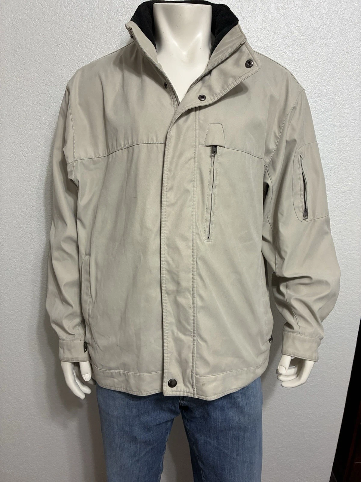 Michael Kors Men's XL Racer Chore Coat Fully Lined Full Zip and Snap Closure
Opens in a new window o
