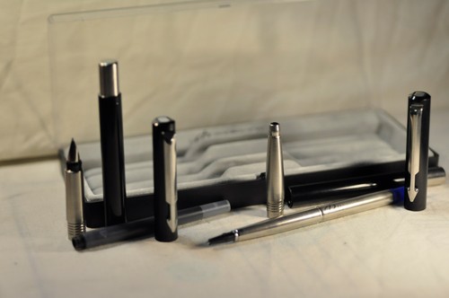 "Parker" Vector Fountain&RollerBall Pens Sets. Black&CT(Chrome Trims) - Picture 3 of 5