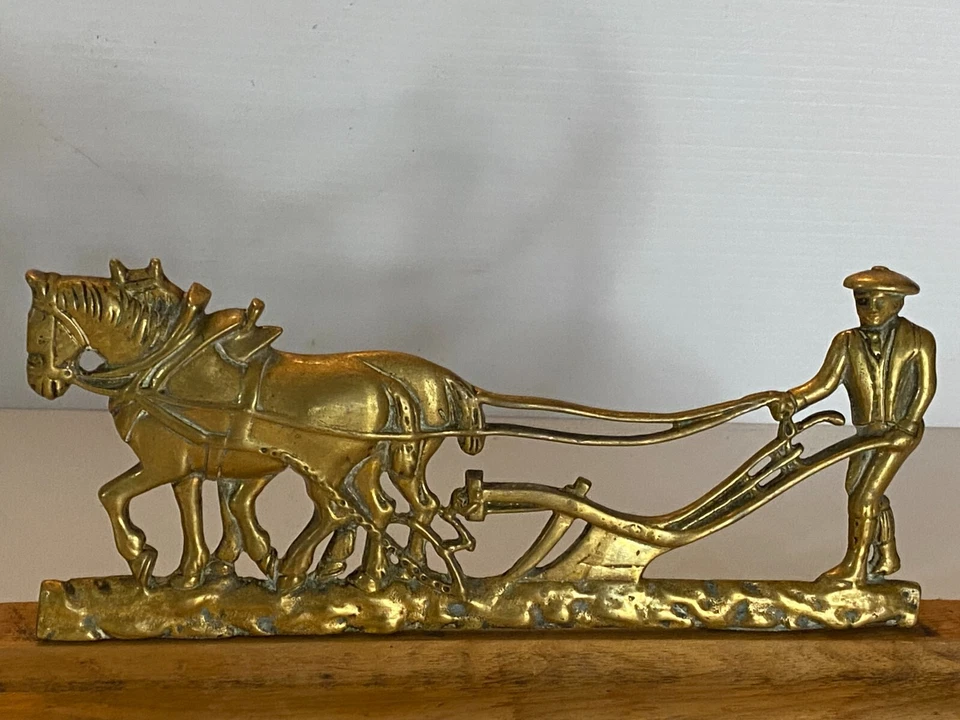 De colección Granjero Arado Campo Latón Fundido Sobre Madera Puerta Tapón Estante Cuidador Caballo Foto 3 de 4