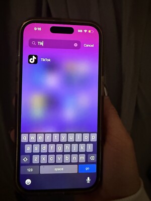 iPhone 14 Pro Silver With TikTok And CapCut 