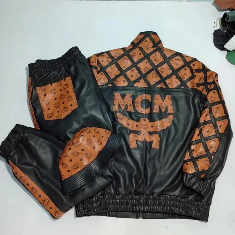 Conjunto de chándal de cuero de lujo MCM chaqueta pantalón negro coñac logotipo diseñador bombardero Foto 2 de 4