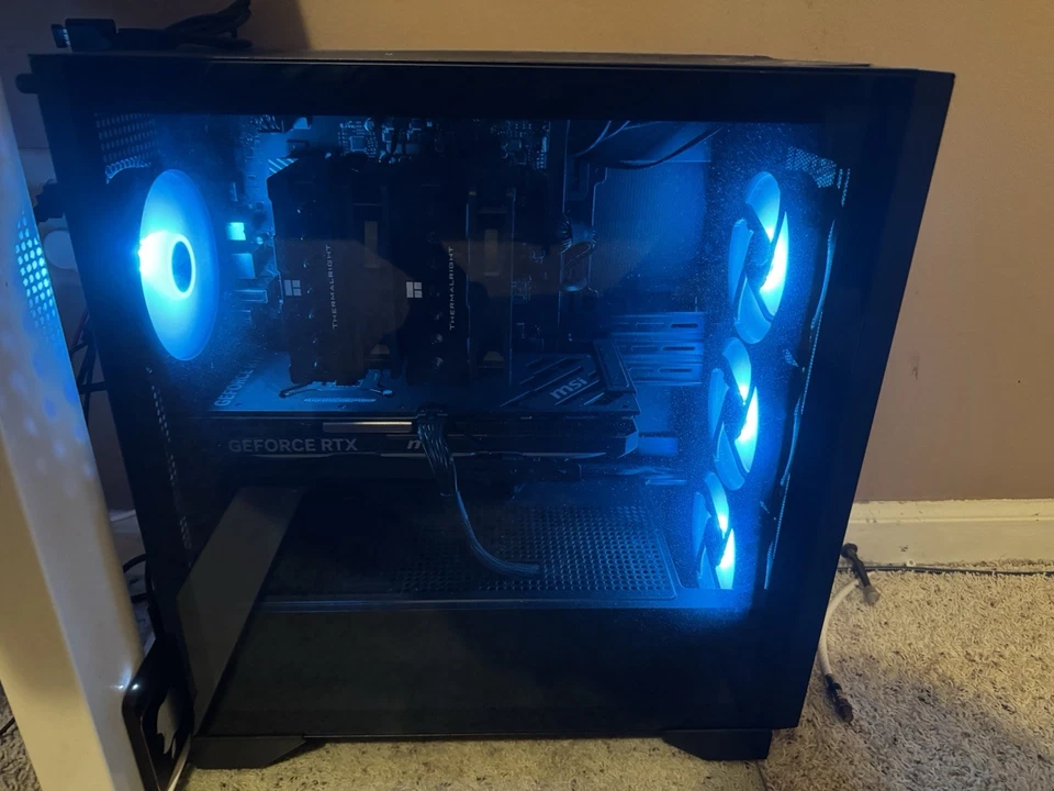 Escritorio para juegos MSI Aegis Z2 Ryzen 7 7700x 4070 Super 32 GB DDR5 RAM 1 TB SSD Foto 2 de 4