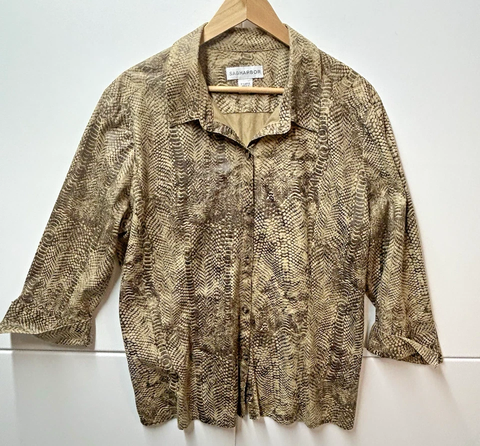 Женская блуза Sag Harbor размер XL с принтом из змеиной кожи на пуговицах с золотыми манжетами рукав 3/4 - Изображение 2 из 4