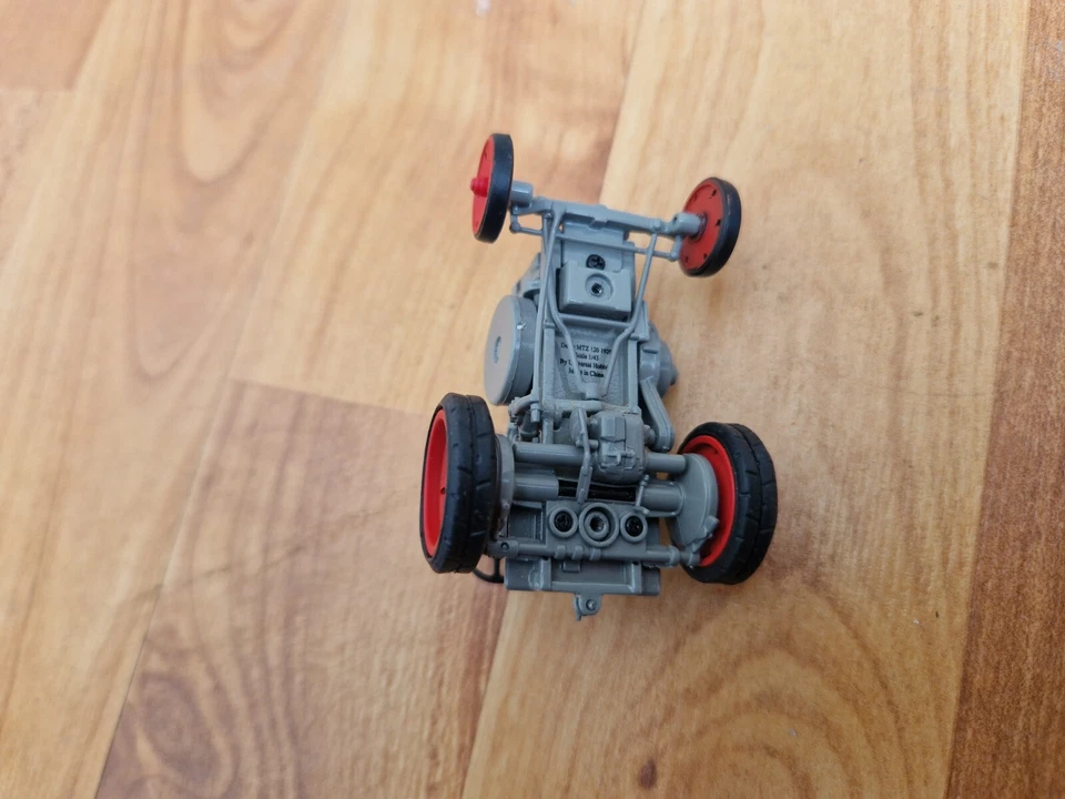 HACHETTE UNIVERSAL HOBBIES 1/43 CLASSIC 1929 DEUTZ MTZ 120 TRACTOR - Image 3 of 3