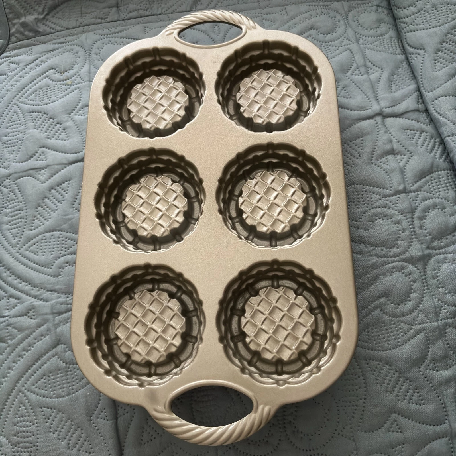 NORDIC WARE NONSTICK SHORTCAKE BASKETS BAKING PAN 6 CAKES CAST ALUMINUM 3 CUPS