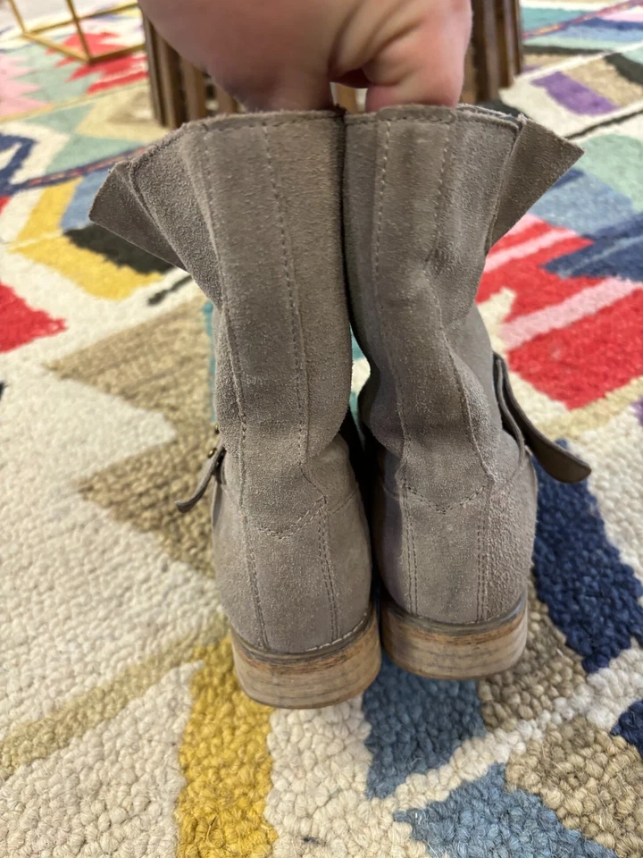 Botas de combate Urban Outfitter Ecote para mujer beige gamuza punta redonda al tobillo talla 6 Foto 3 de 4