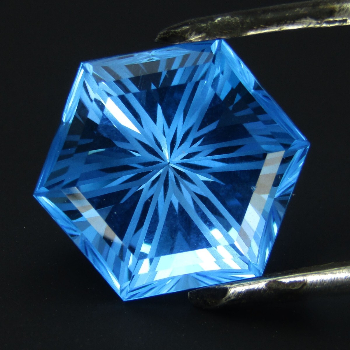 12.45Cts Elegants Natural Swiss Blue Topaz 13.2mm Hexagon