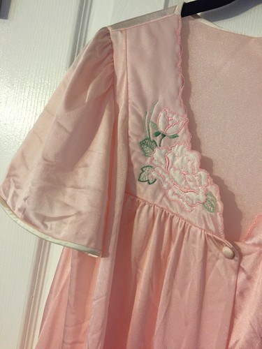 Vassarette Robe Short Sleeve Nylon Sz. Small - Picture 3 of 5